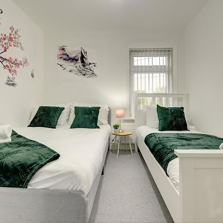Stunning And Lovely 3 Bed House - Catch 22 Coventry Dış mekan fotoğraf