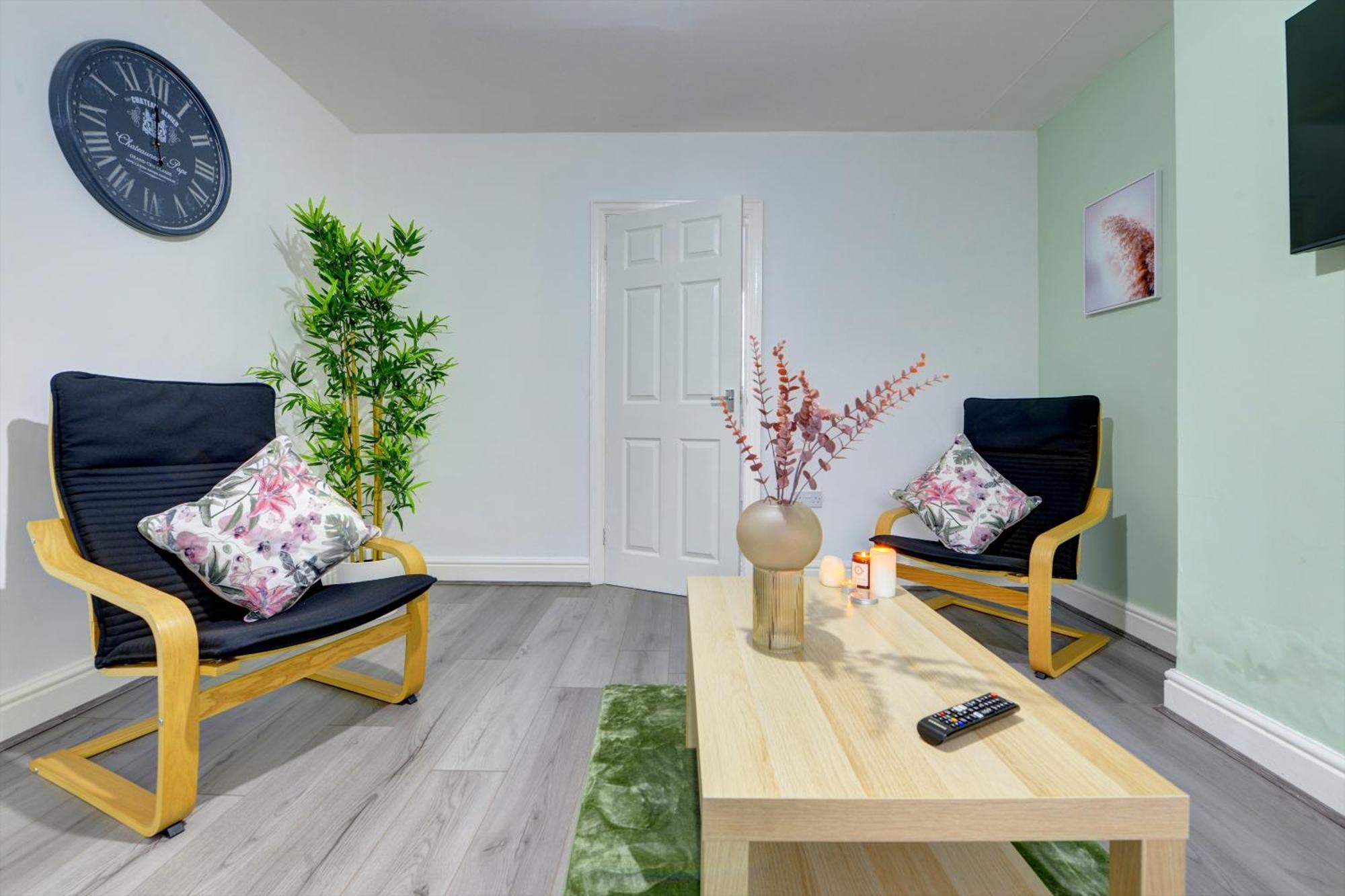 Stunning And Lovely 3 Bed House - Catch 22 Coventry Dış mekan fotoğraf