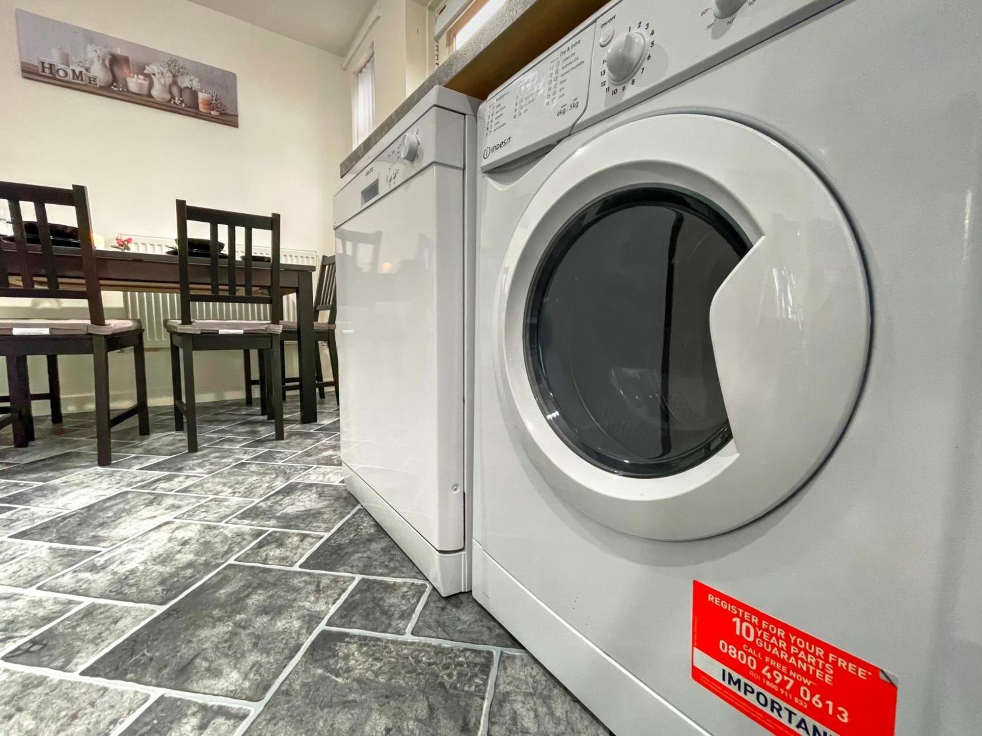 Stunning And Lovely 3 Bed House - Catch 22 Coventry Dış mekan fotoğraf