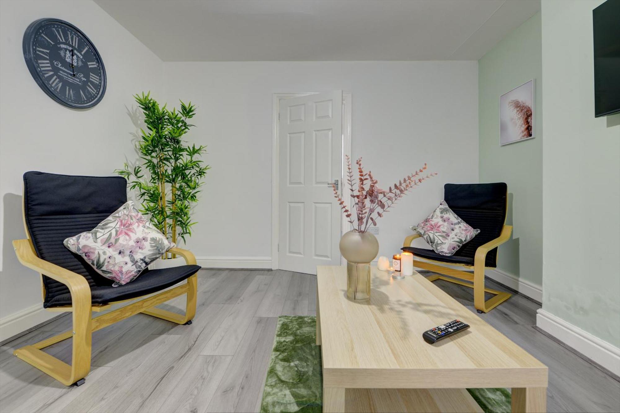 Stunning And Lovely 3 Bed House - Catch 22 Coventry Dış mekan fotoğraf