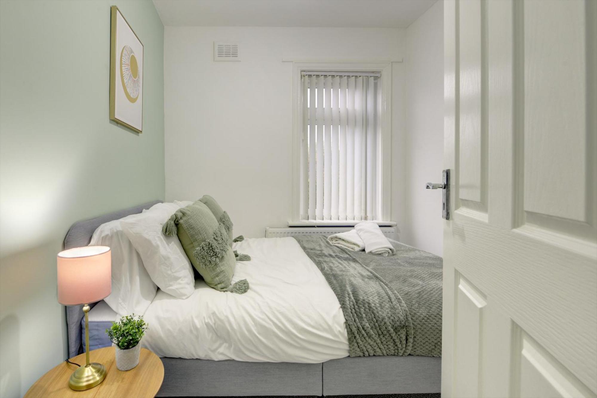 Stunning And Lovely 3 Bed House - Catch 22 Coventry Dış mekan fotoğraf